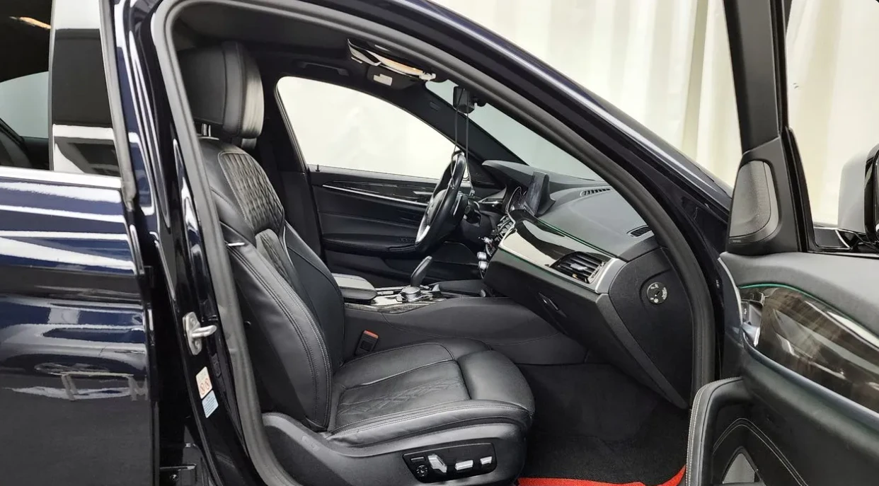 BMW 530 d M Sport, снимка 10 - Автомобили и джипове - 54479624