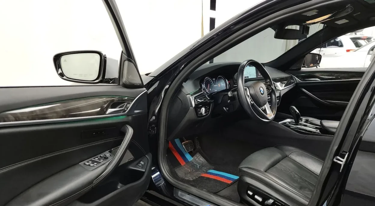 BMW 530 d M Sport, снимка 9 - Автомобили и джипове - 54479624