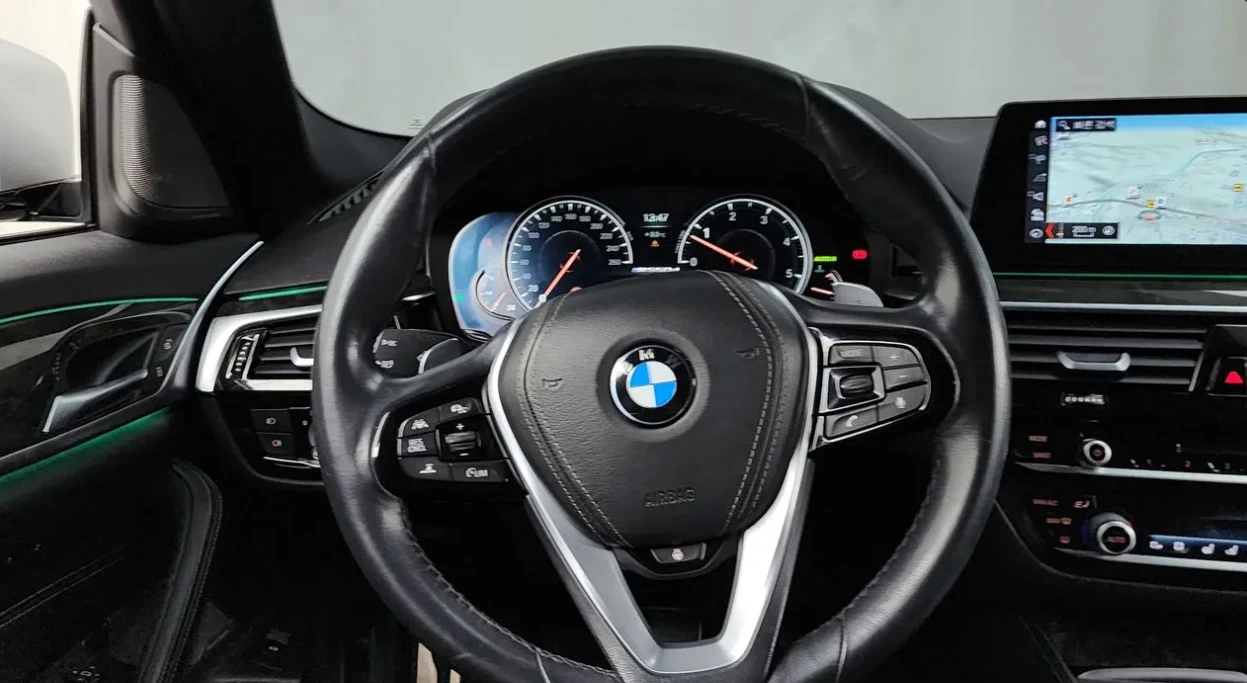 BMW 530 d M Sport, снимка 11 - Автомобили и джипове - 54479624