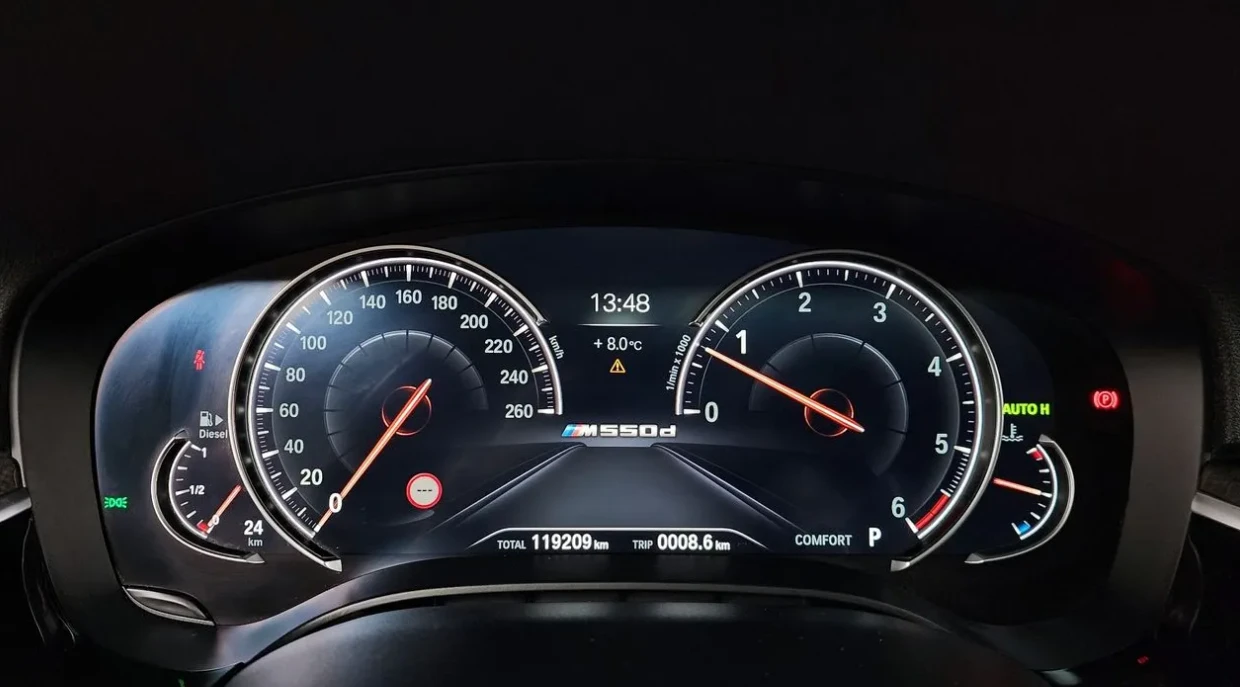 BMW 530 d M Sport, снимка 7 - Автомобили и джипове - 54479624