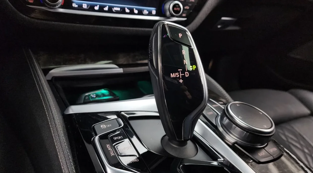 BMW 530 d M Sport, снимка 8 - Автомобили и джипове - 54479624