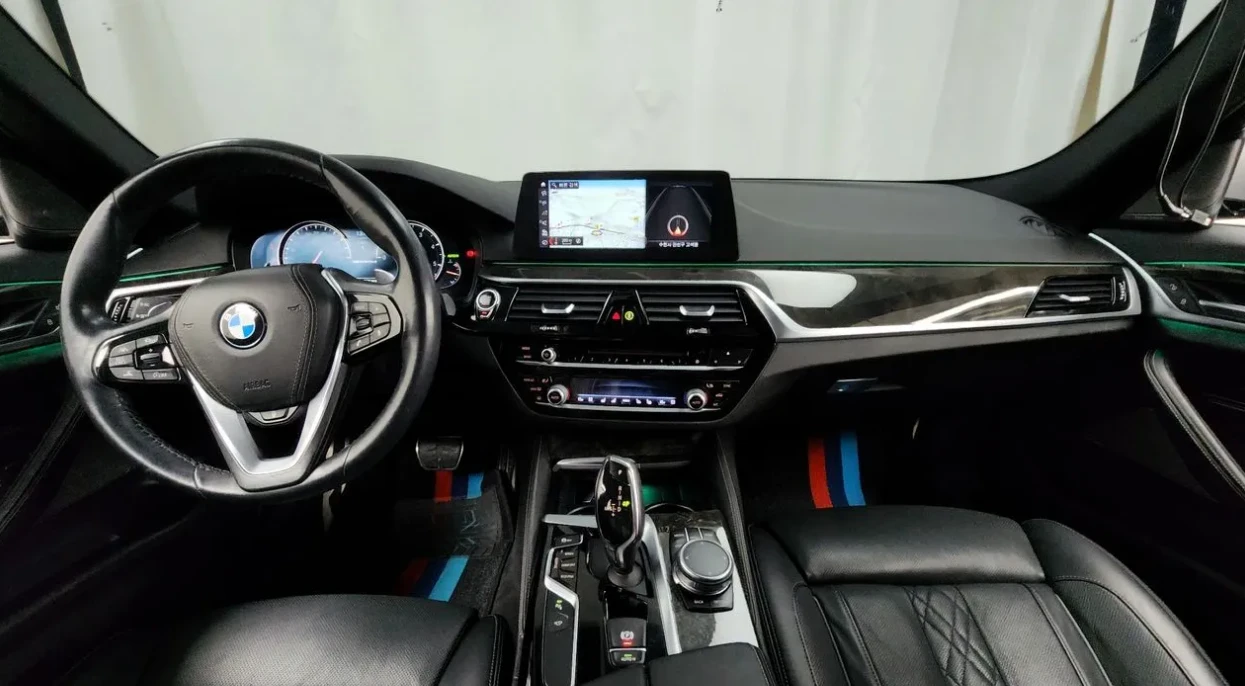 BMW 530 d M Sport, снимка 6 - Автомобили и джипове - 54479624