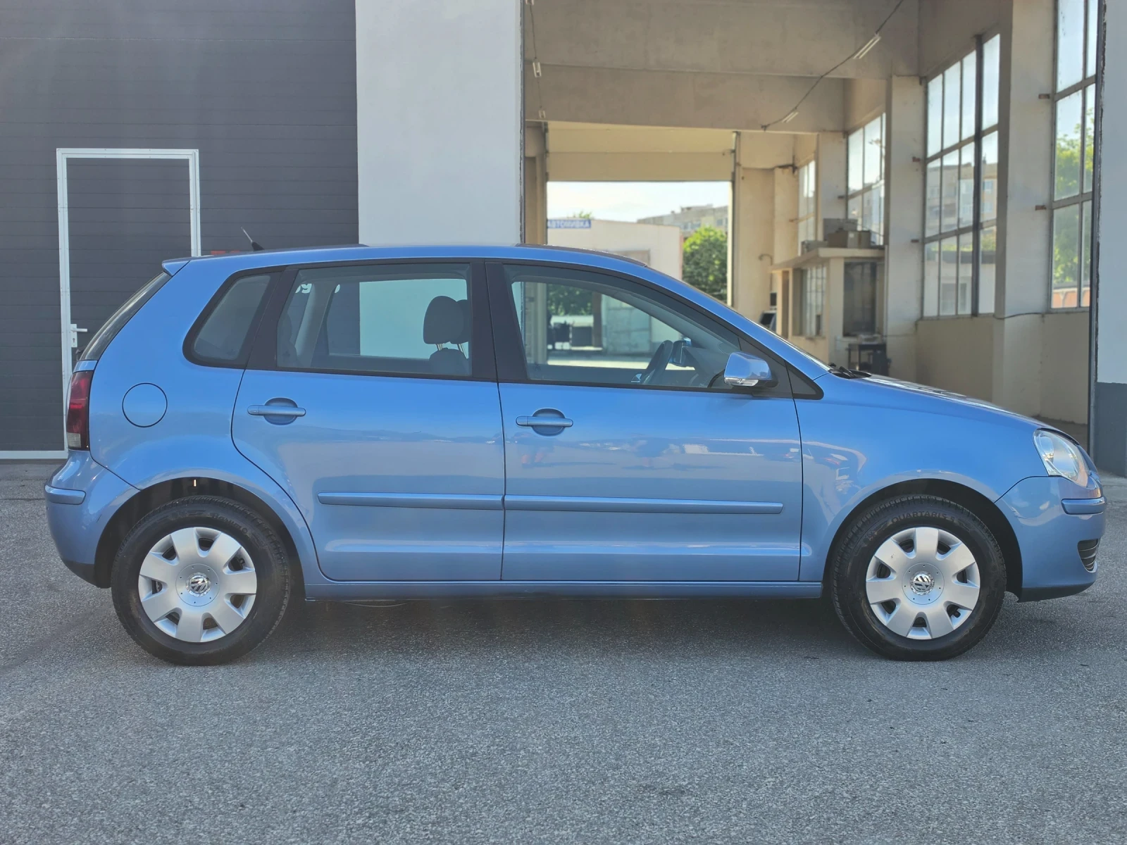 VW Polo 1.4i Germany   КАТО НОВО !, снимка 7 - Автомобили и джипове - 54713732