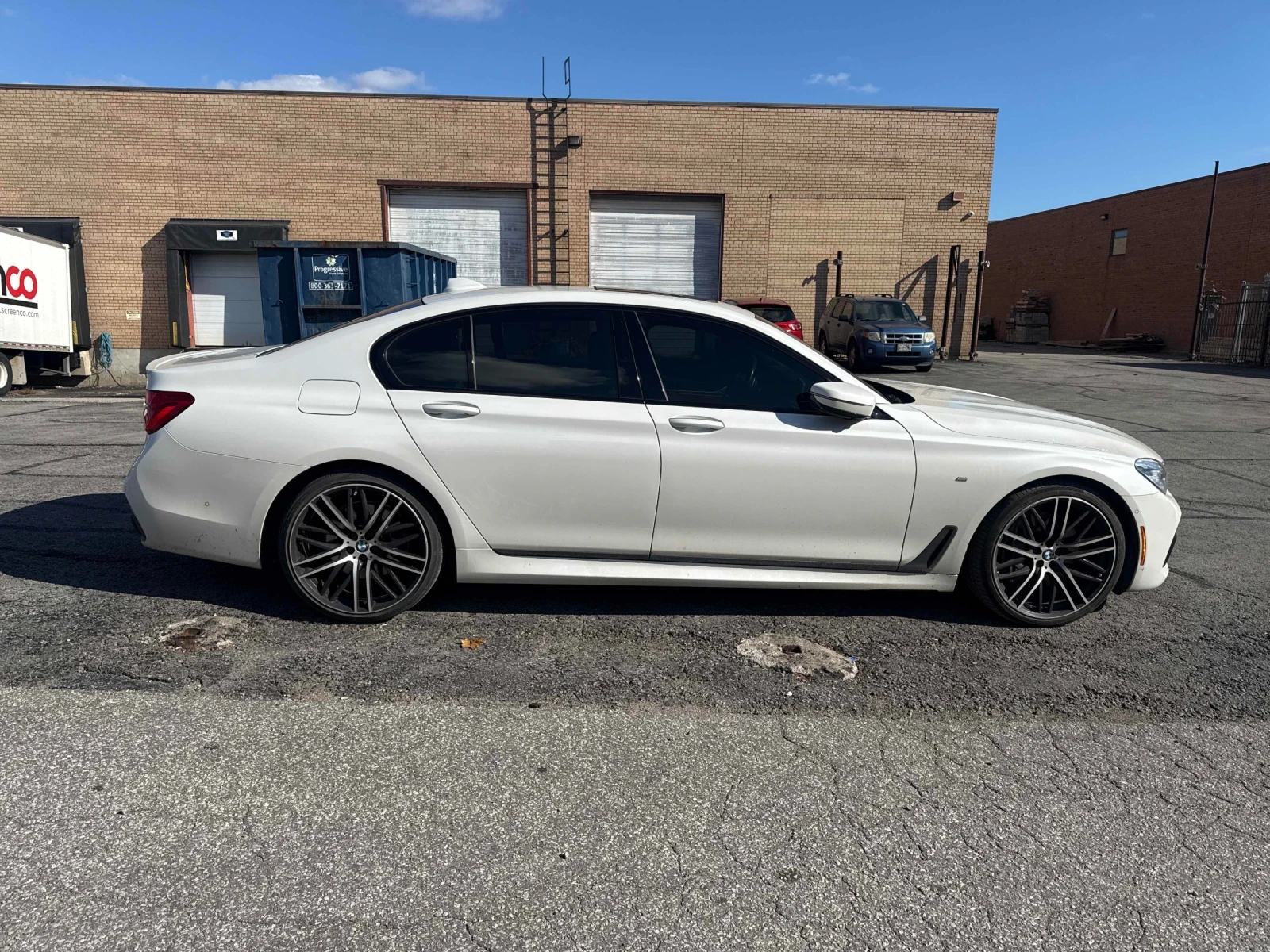 BMW 750 xDrive / KEYLESS / БЕЗ ИНЦИДЕНТИ / CARFAX, снимка 3 - Автомобили и джипове - 55187361