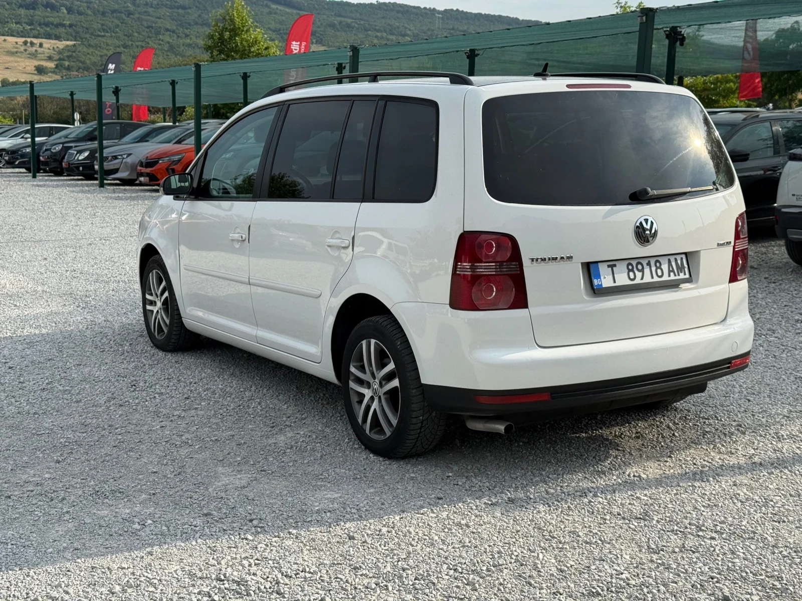 VW Touran 2.0 BiFuel 7 места, снимка 4 - Автомобили и джипове - 55466410