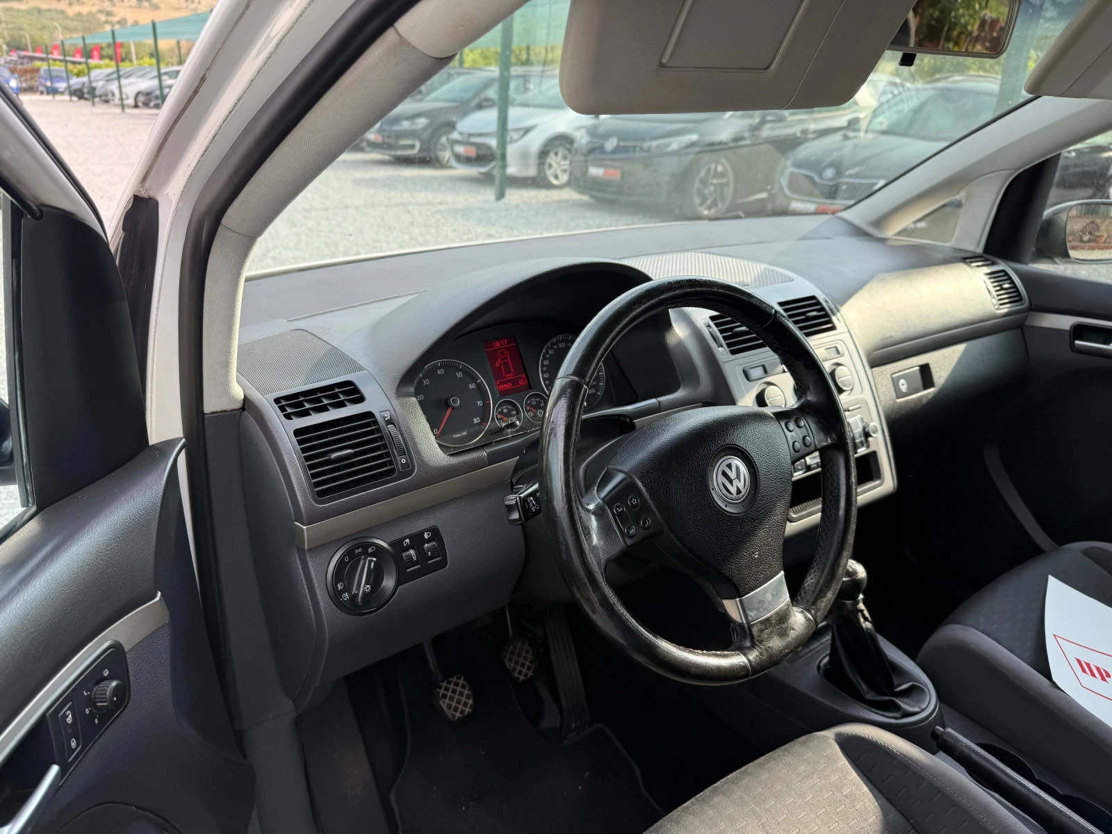 VW Touran 2.0 BiFuel 7 места, снимка 5 - Автомобили и джипове - 55466410