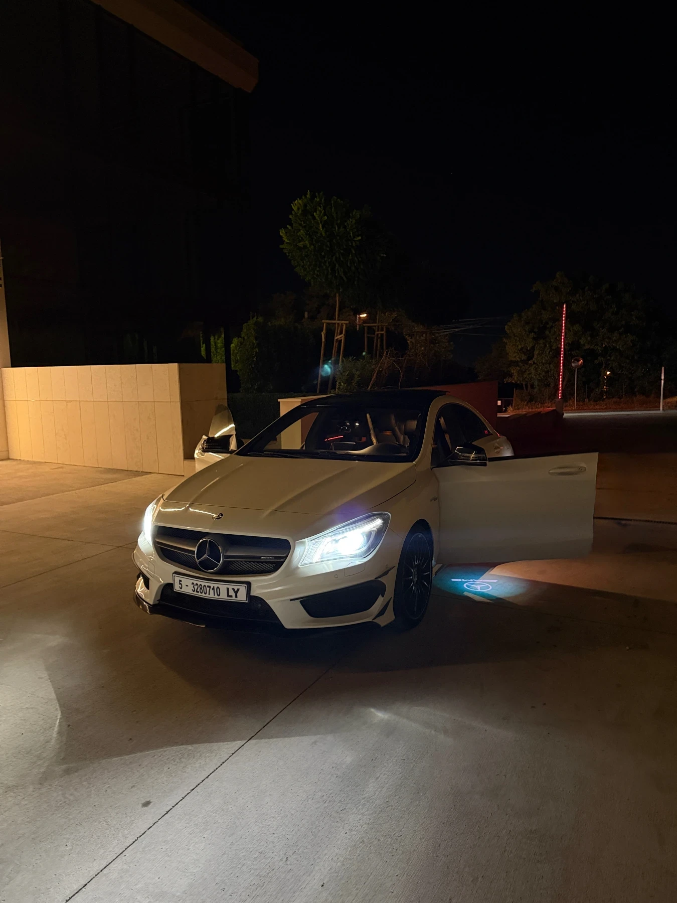 Mercedes-Benz CLA 45 AMG, снимка 2 - Автомобили и джипове - 56163809