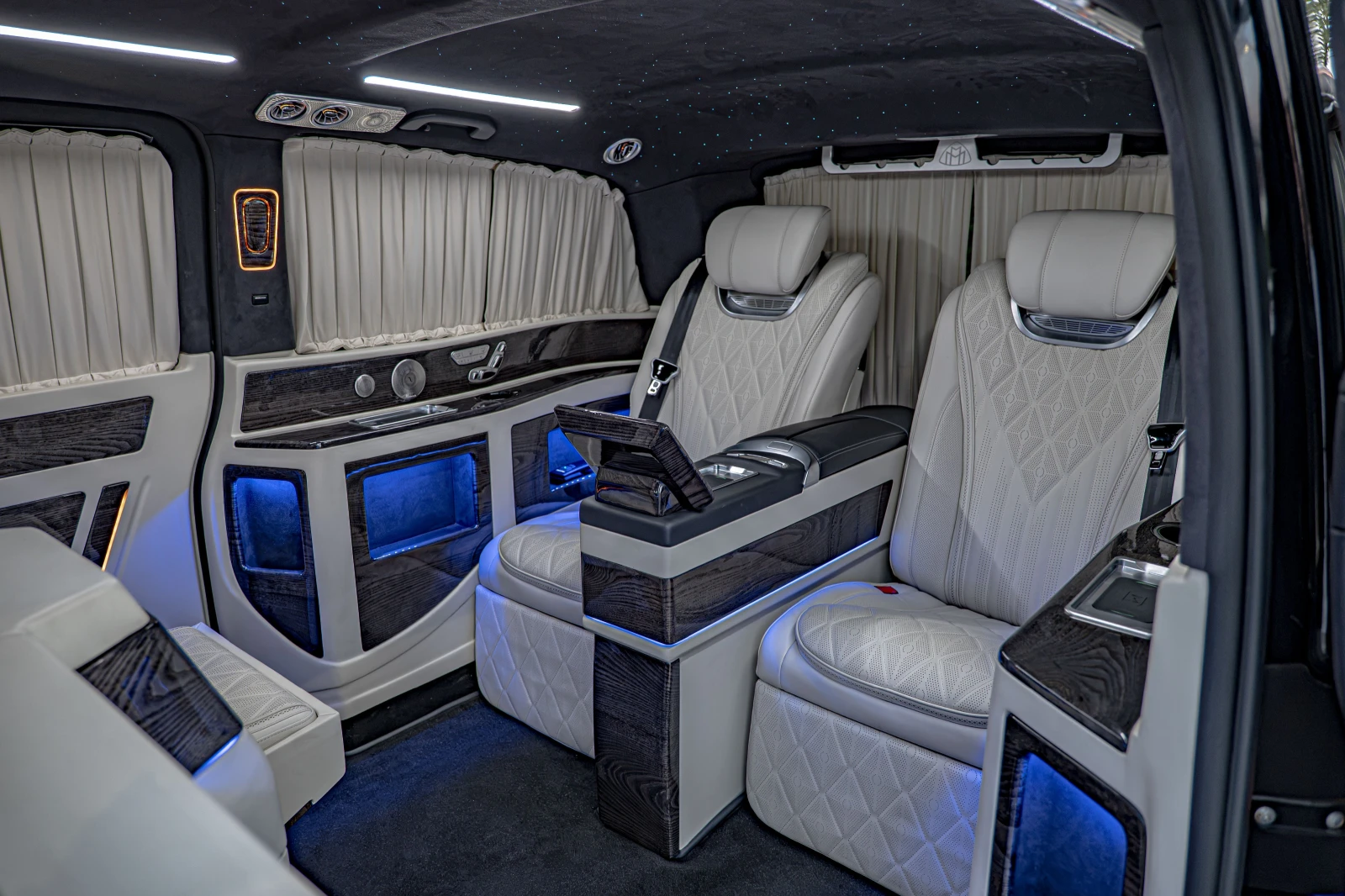 Mercedes-Benz V 300 4Matic/Maybach/Burmester/Камера 360/, снимка 12 - Автомобили и джипове - 55783507