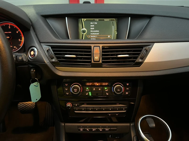 BMW X1 2.0D X-DRIVE AUTOMATIK NAVI KEY LESS EVRO 5B , снимка 16 - Автомобили и джипове - 52446933