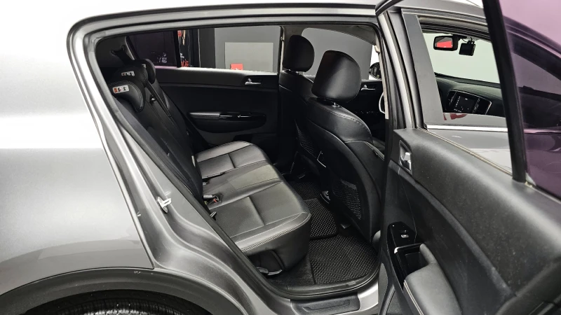 Kia Sportage 2.0 CRDI / АВТОМАТИК / СЕРВИЗНА ИСТОРИЯ !!!, снимка 8 - Автомобили и джипове - 53382382