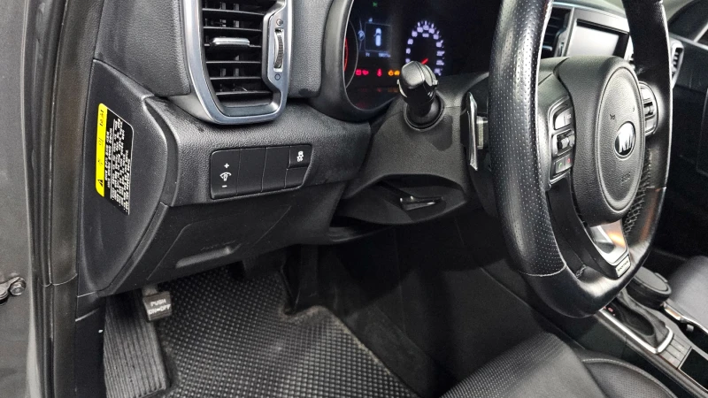 Kia Sportage 2.0 CRDI / АВТОМАТИК / СЕРВИЗНА ИСТОРИЯ !!!, снимка 10 - Автомобили и джипове - 53382382