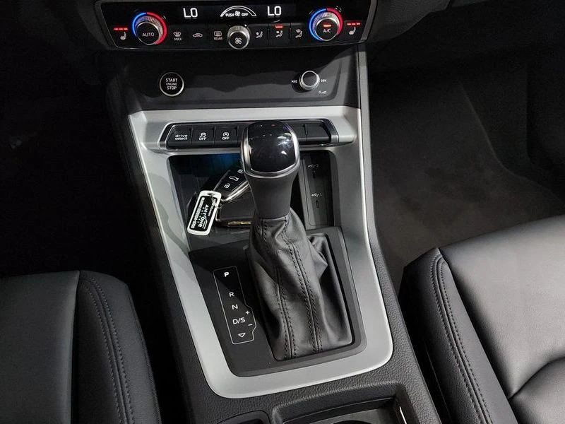 Audi Q3 2.0 Automatic, снимка 9 - Автомобили и джипове - 55875977
