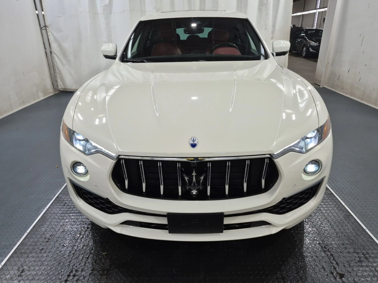 Maserati Levante GT/KEYLESS/LANE ASSIST/ADAPTIVE CRUISE , снимка 2 - Автомобили и джипове - 54229784