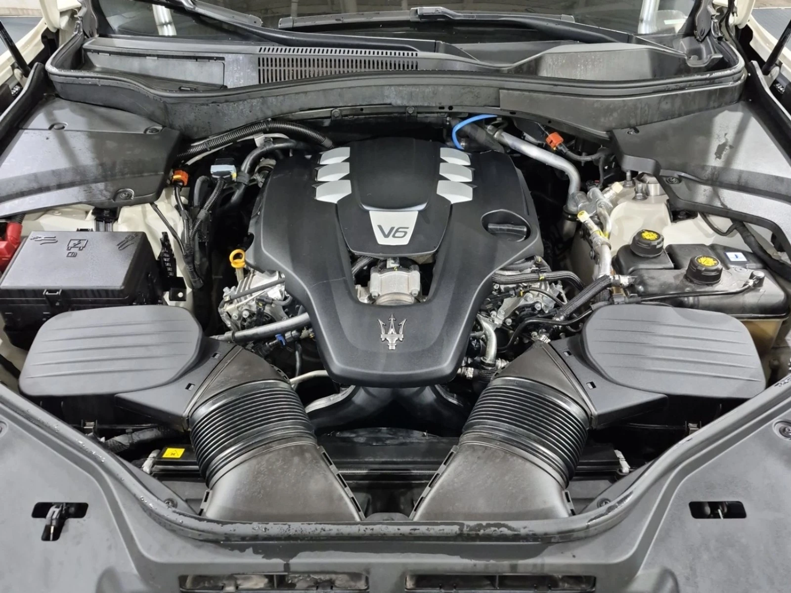 Maserati Levante GT/KEYLESS/LANE ASSIST/ADAPTIVE CRUISE , снимка 15 - Автомобили и джипове - 54229784