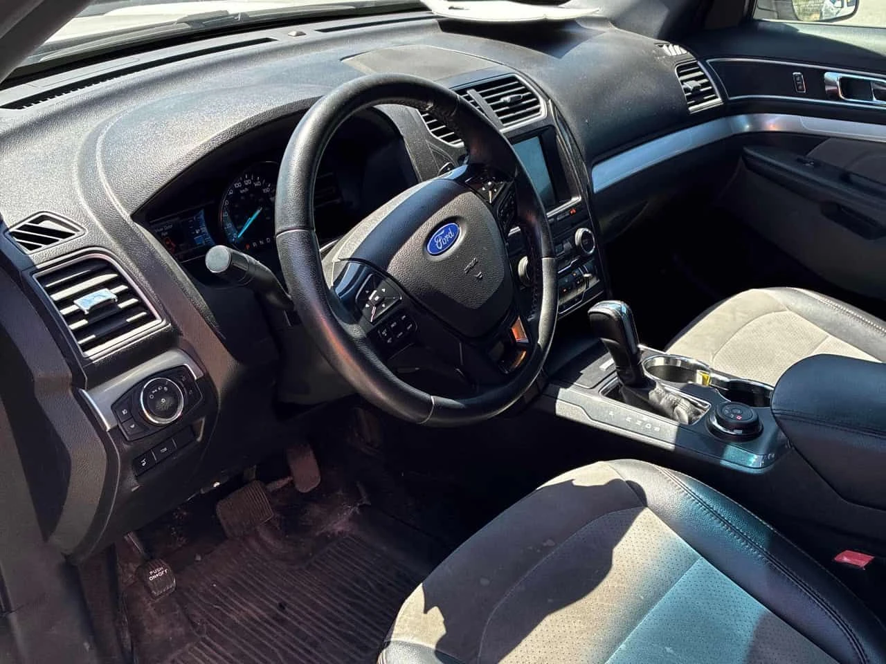 Ford Explorer * XLT * CARFAX * БЕЗ ПЪРВОНАЧАЛНА ВНОСКА, снимка 5 - Автомобили и джипове - 54651460