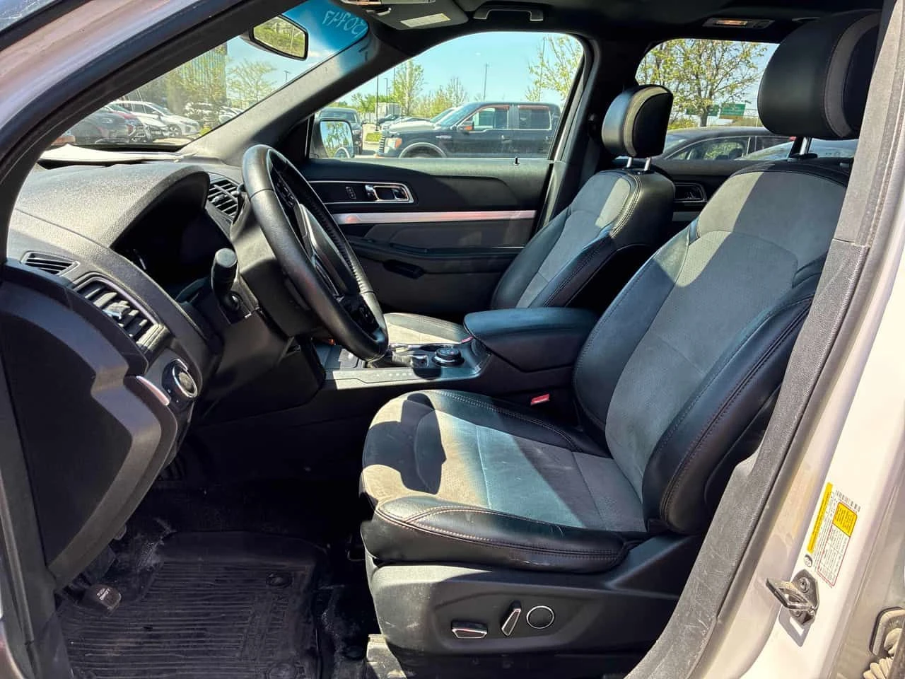 Ford Explorer * XLT * CARFAX * БЕЗ ПЪРВОНАЧАЛНА ВНОСКА, снимка 17 - Автомобили и джипове - 54651460
