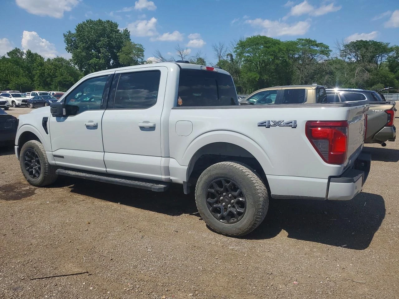 Ford F150 XLT 3.5 PowerBoost Hybrid 4x4, снимка 2 - Автомобили и джипове - 54956738