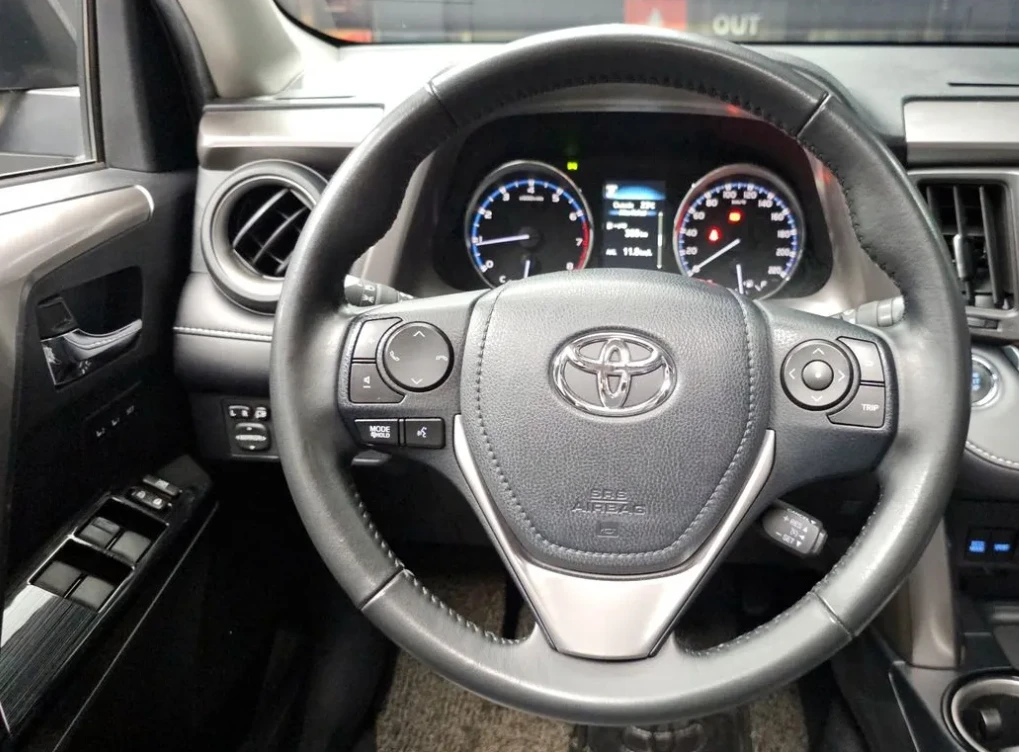 Toyota Rav4 2.5 Бензин, снимка 4 - Автомобили и джипове - 55129217