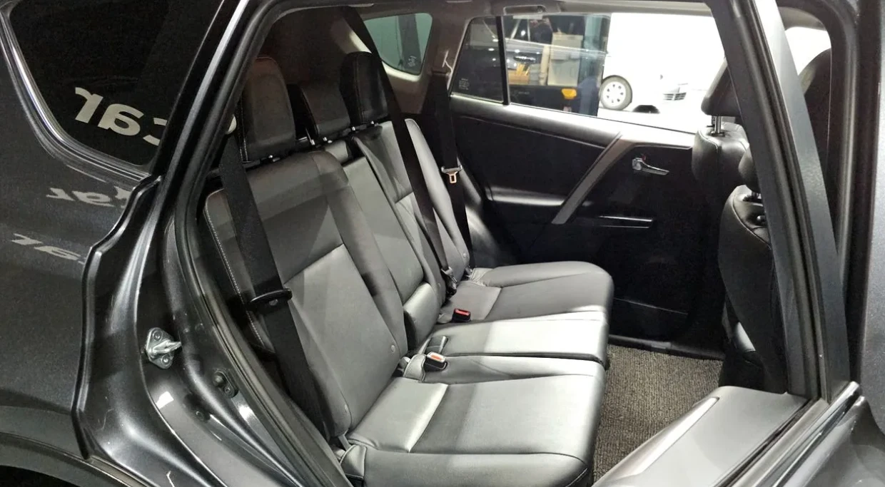 Toyota Rav4 2.5 Бензин, снимка 11 - Автомобили и джипове - 55129217