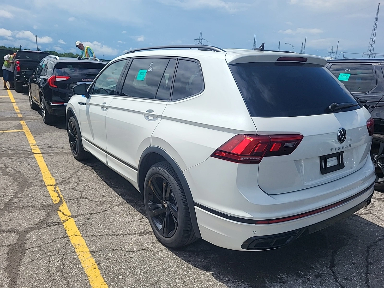 VW Tiguan COMFORTLINE R-LINE * * CARFAX * * АВТО КРЕДИТ * * , снимка 4 - Автомобили и джипове - 55133315