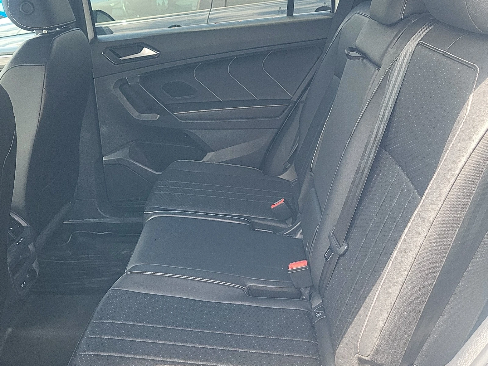 VW Tiguan COMFORTLINE R-LINE * * CARFAX * * АВТО КРЕДИТ * * , снимка 9 - Автомобили и джипове - 55133315
