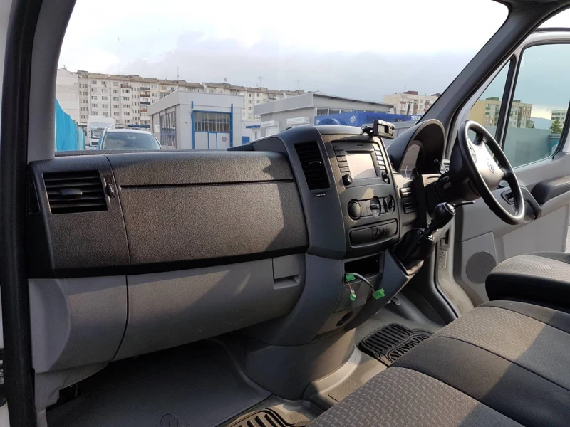 VW Crafter, снимка 9 - Бусове и автобуси - 47144906