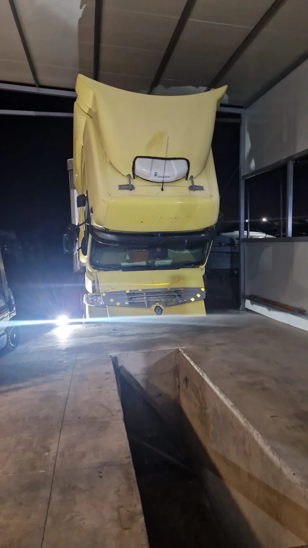 Renault Premium МЕГА, снимка 3 - Камиони - 54990491