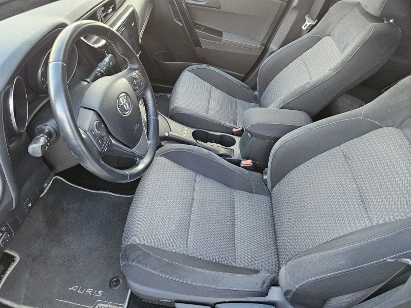 Toyota Auris 1.8i HYBRID swiss edition , снимка 8 - Автомобили и джипове - 48999317