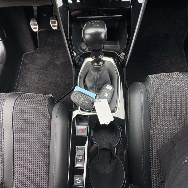 Peugeot 2008 1.5 GT- Line, снимка 12 - Автомобили и джипове - 50092227
