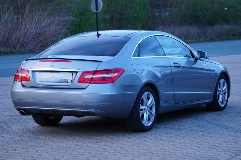 Mercedes-Benz E 220, снимка 2 - Автомобили и джипове - 51896033