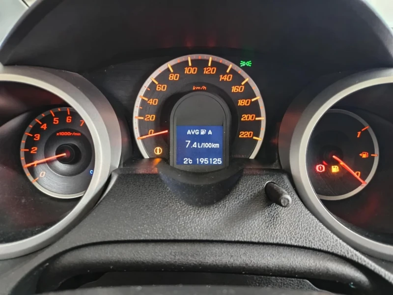 Honda Jazz, снимка 10 - Автомобили и джипове - 53444109