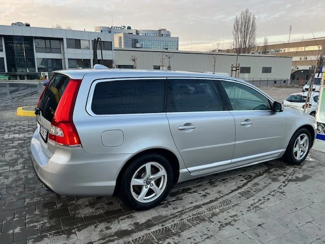 Volvo V70 D4 Facelift, 181кс. , снимка 4 - Автомобили и джипове - 53188230