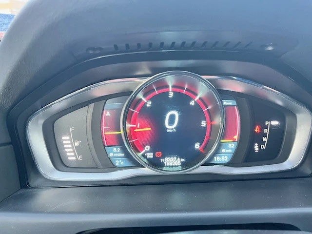 Volvo V70 D4 Facelift, 181кс. , снимка 6 - Автомобили и джипове - 53188230