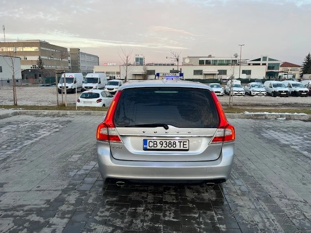 Volvo V70 D4 Facelift, 181кс. , снимка 2 - Автомобили и джипове - 53188230