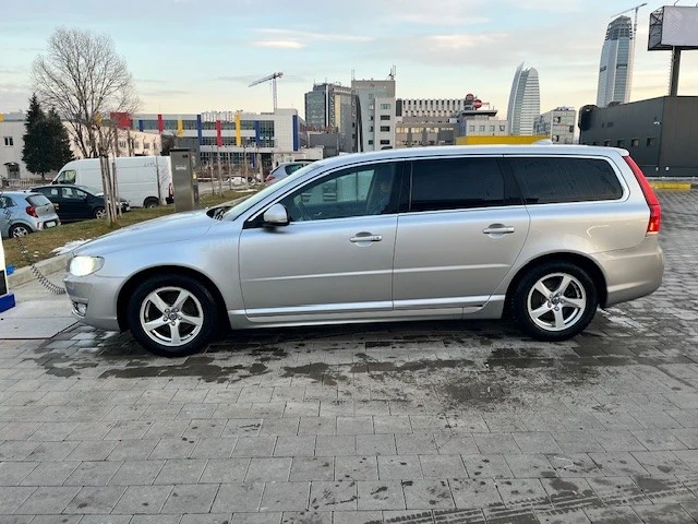 Volvo V70 D4 Facelift, 181кс. , снимка 3 - Автомобили и джипове - 53188230