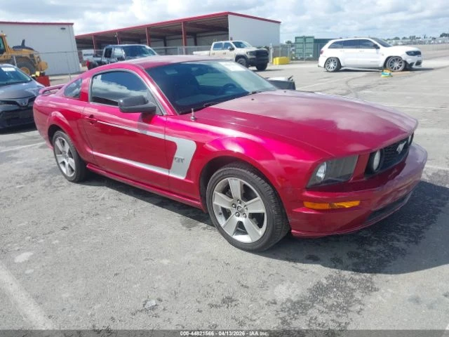 Ford Mustang GT DELUXE