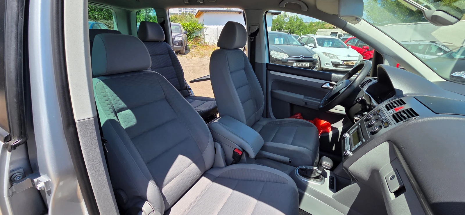 VW Touran 1.9TDI 105к.с АВТОМАТ - изображение 8