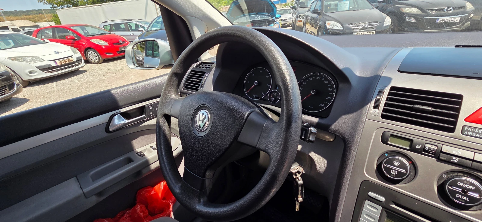 VW Touran 1.9TDI 105к.с АВТОМАТ - изображение 10