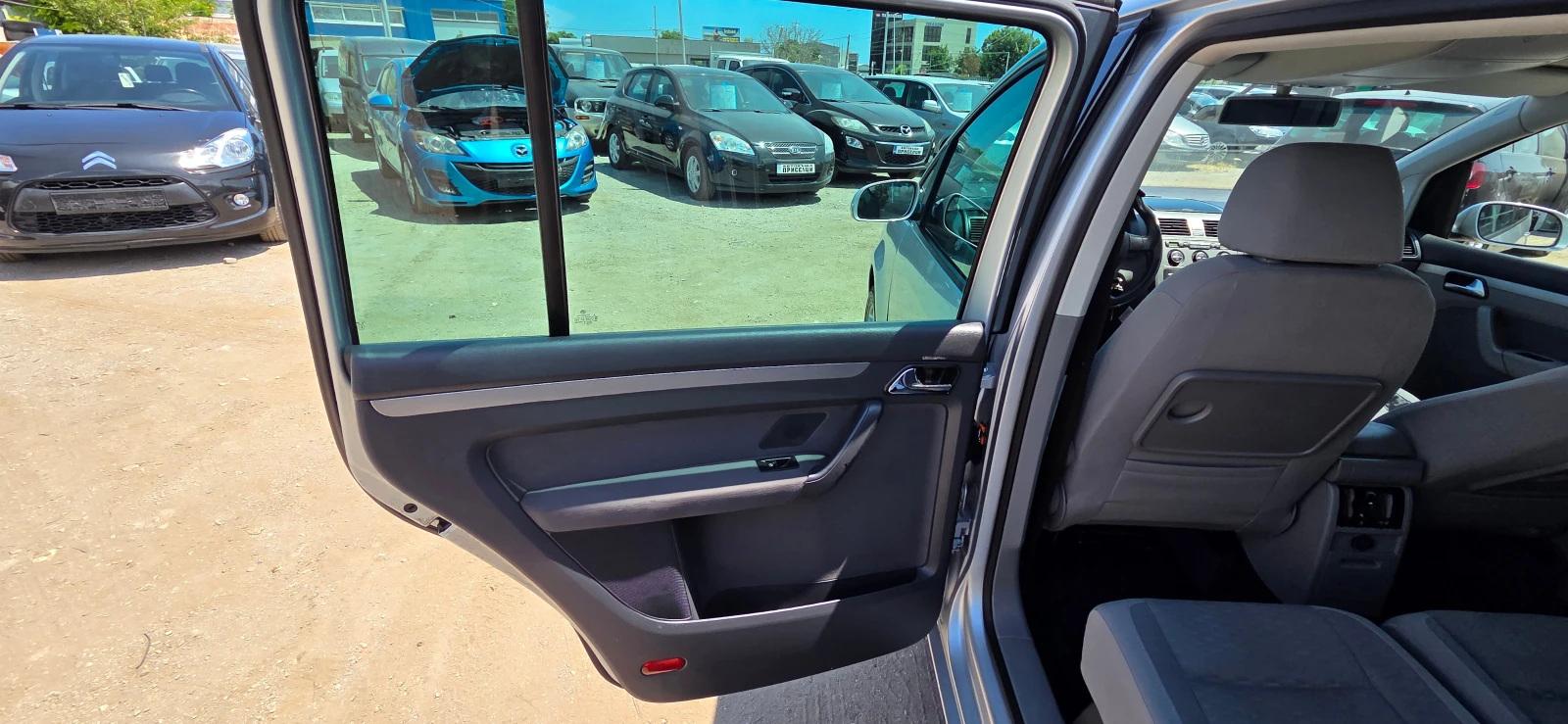 VW Touran 1.9TDI 105к.с АВТОМАТ - изображение 6