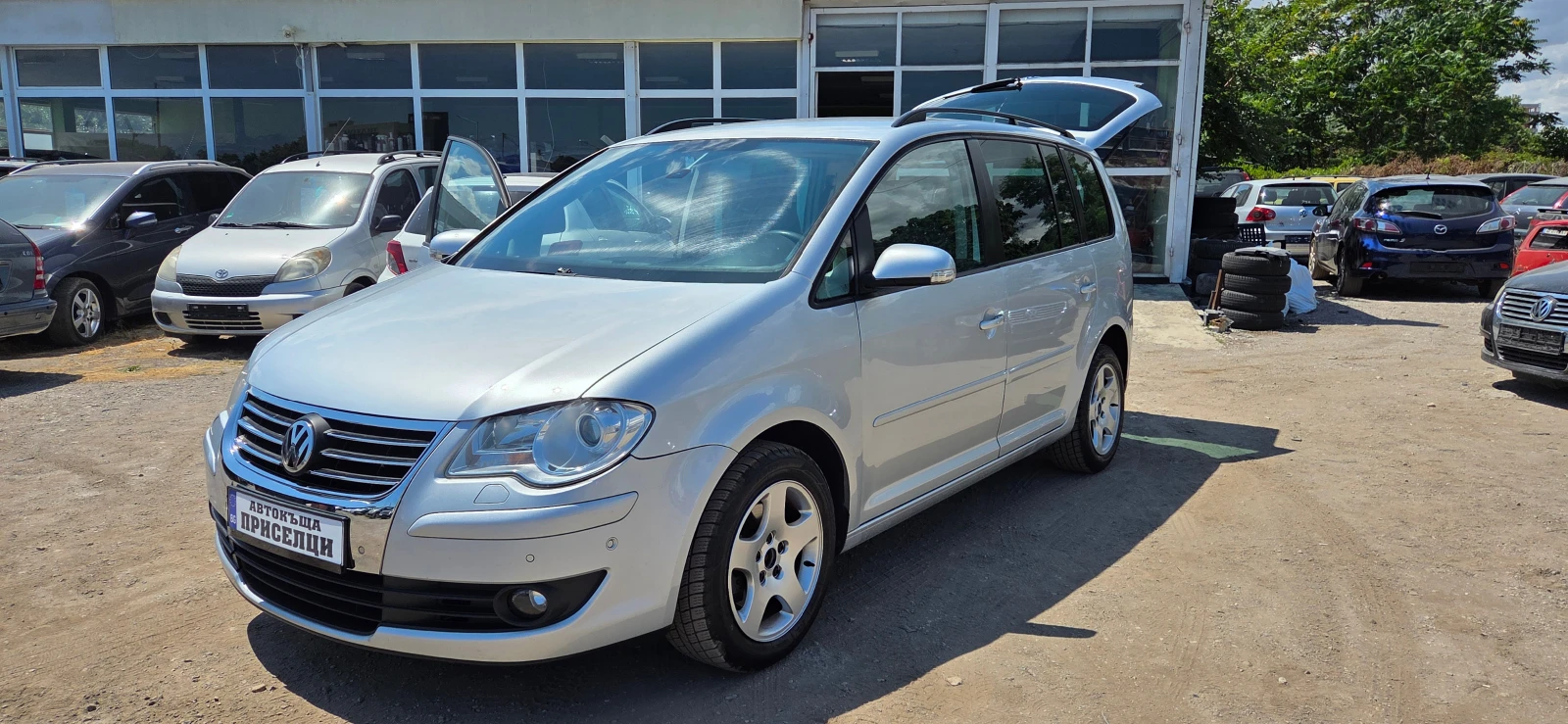 VW Touran 1.9TDI 105к.с АВТОМАТ - изображение 2