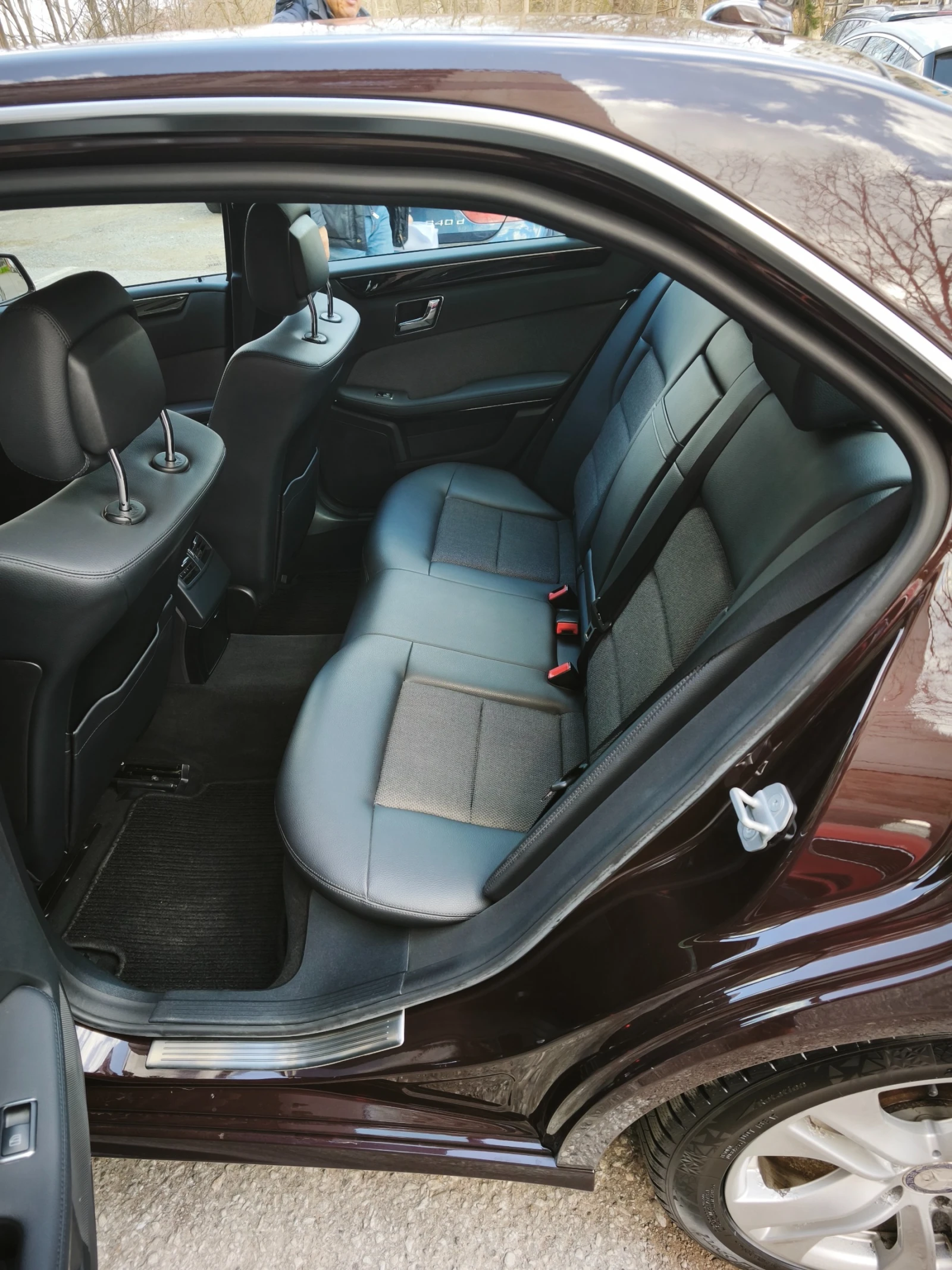 Mercedes-Benz E 350 4 MATIC, снимка 6 - Автомобили и джипове - 53985118