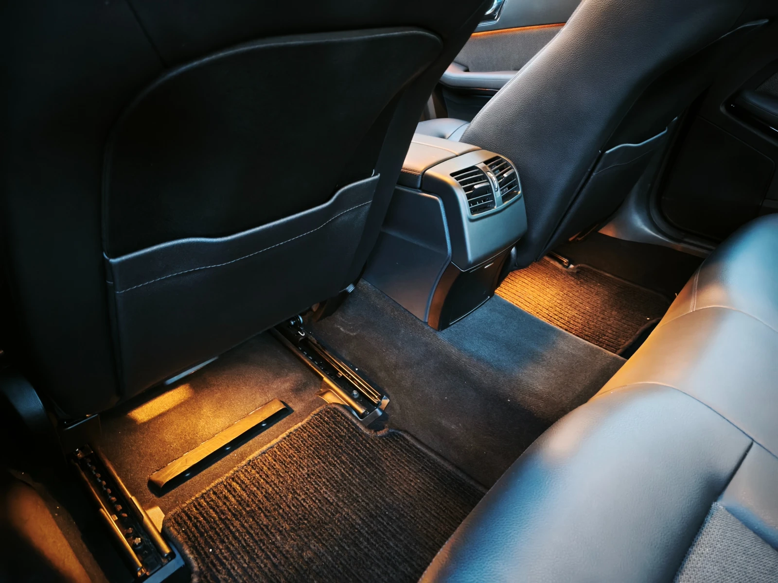 Mercedes-Benz E 350 4 MATIC, снимка 12 - Автомобили и джипове - 53985118