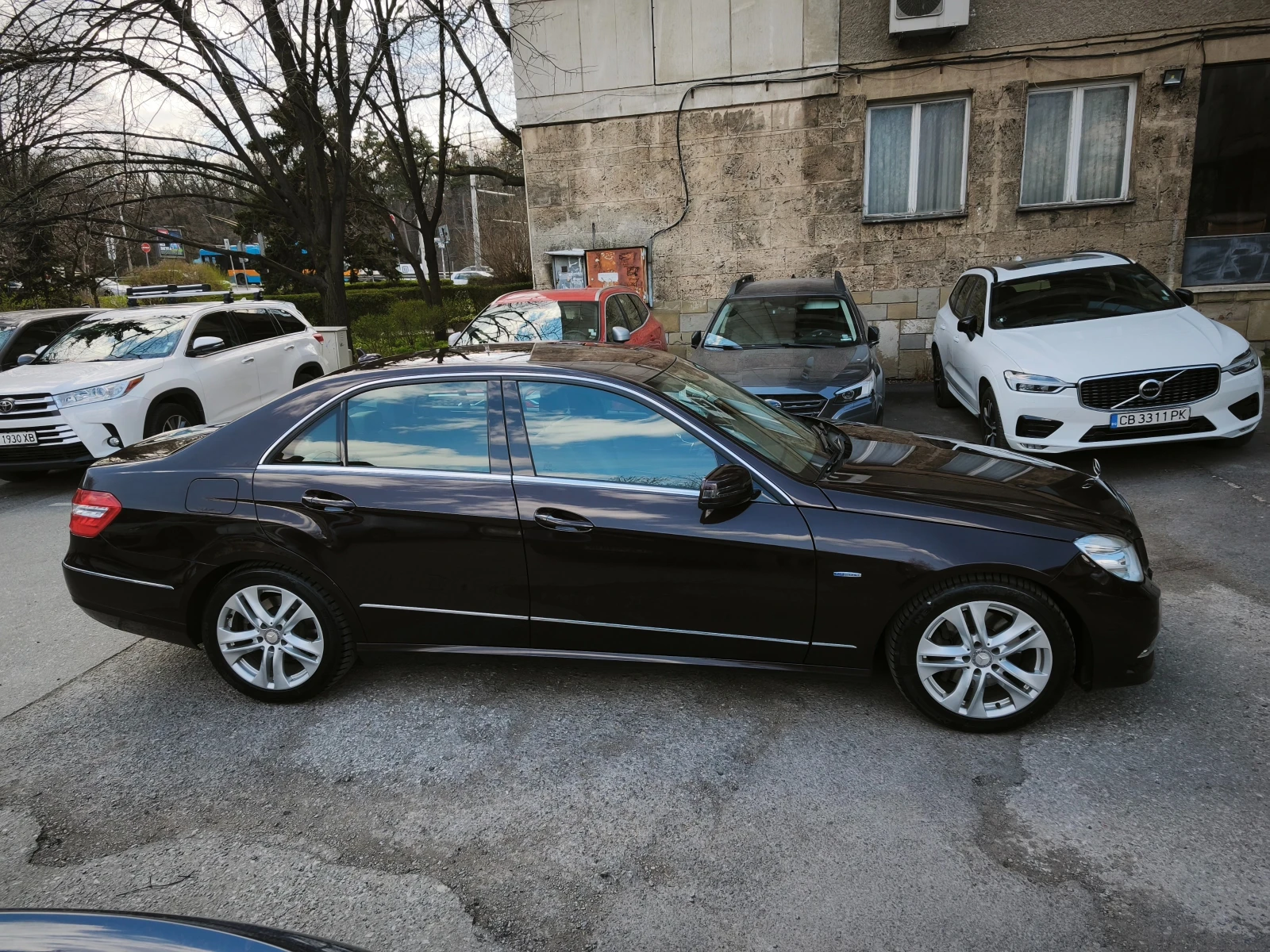Mercedes-Benz E 350 4 MATIC, снимка 3 - Автомобили и джипове - 53985118