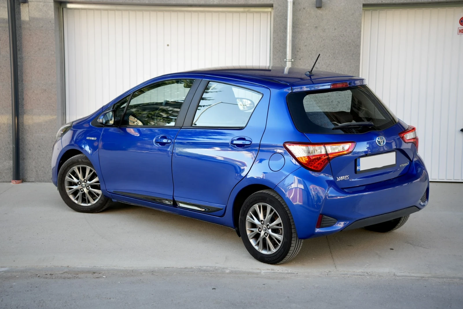 Toyota Yaris 1.5 Hybrid* Chic* В ГАРАНЦИЯ* Camera* Distronic, снимка 6 - Автомобили и джипове - 54540646