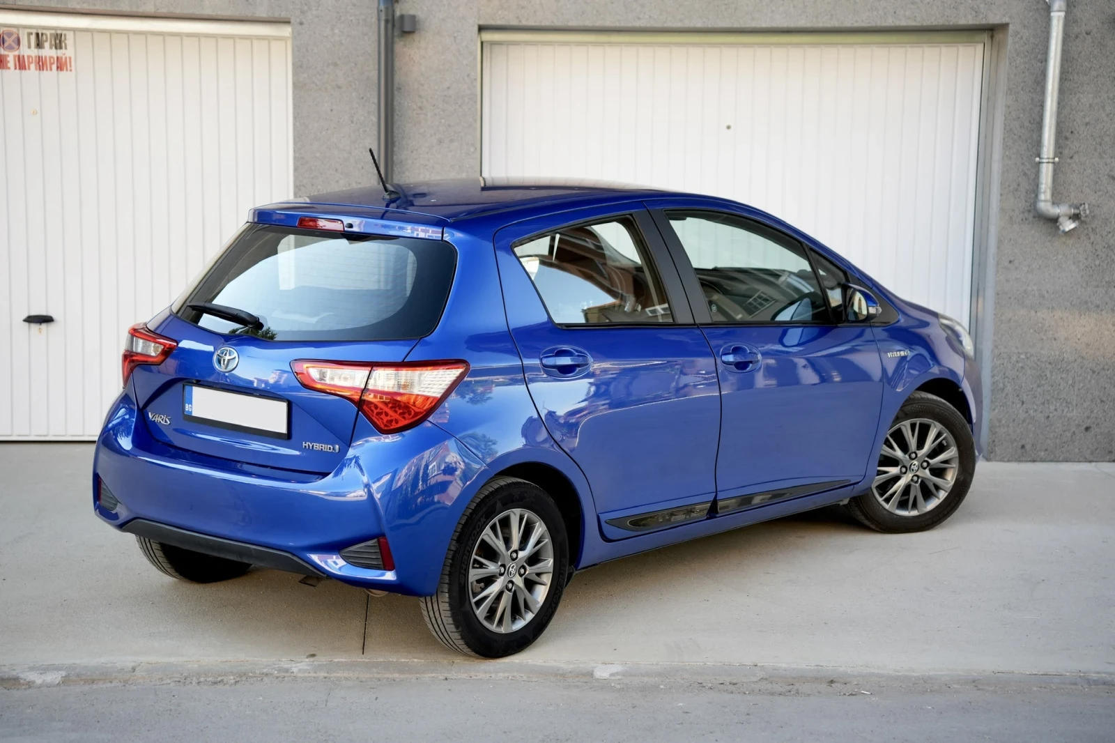 Toyota Yaris 1.5 Hybrid* Chic* В ГАРАНЦИЯ* Camera* Distronic, снимка 4 - Автомобили и джипове - 54540646