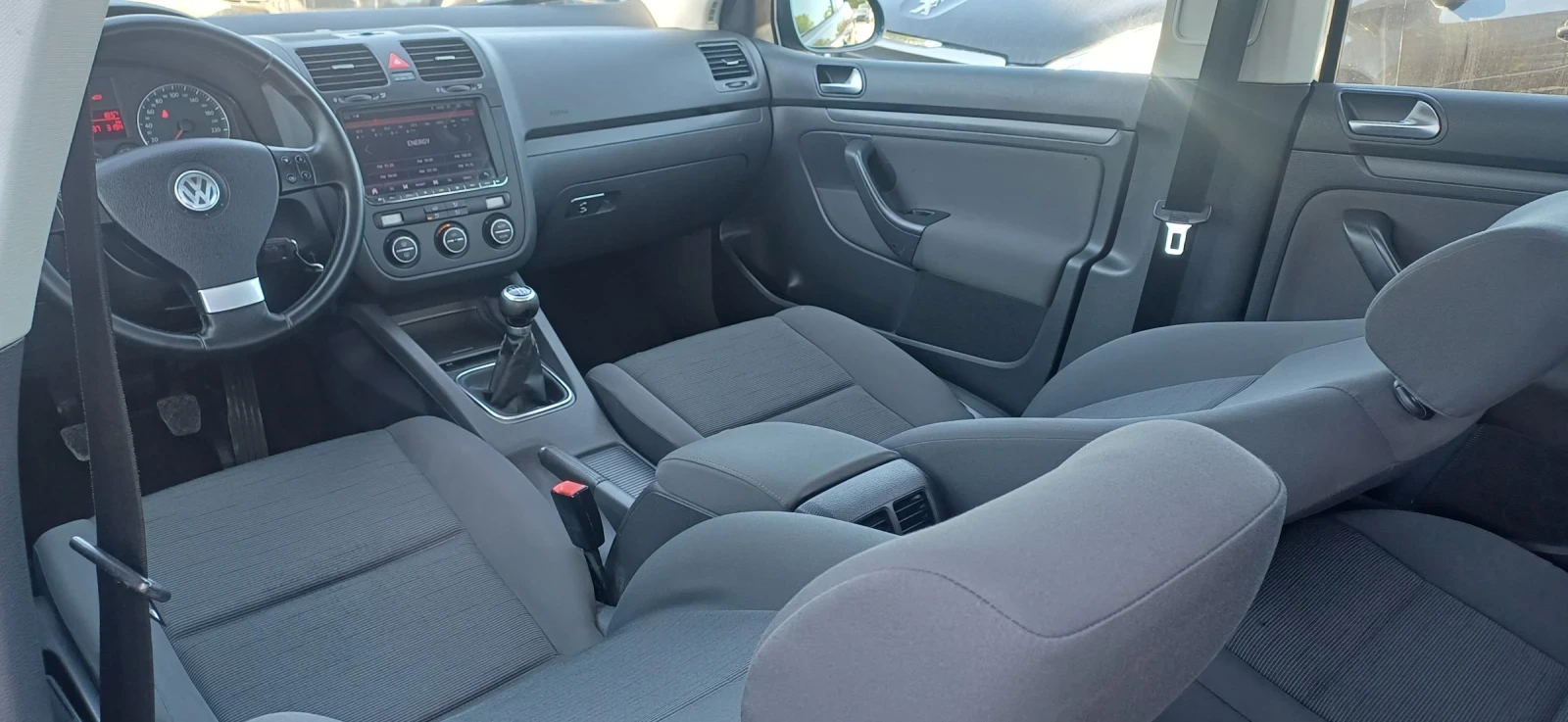 VW Golf 1.9 TDI, снимка 8 - Автомобили и джипове - 54672715