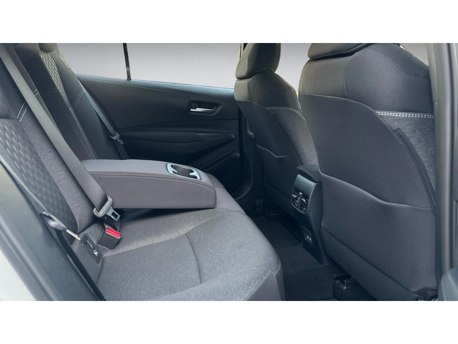 Toyota Corolla 1.5 6MT 123кс EXECUTIVE, Месечна вноска от 125  , снимка 7 - Автомобили и джипове - 54776010