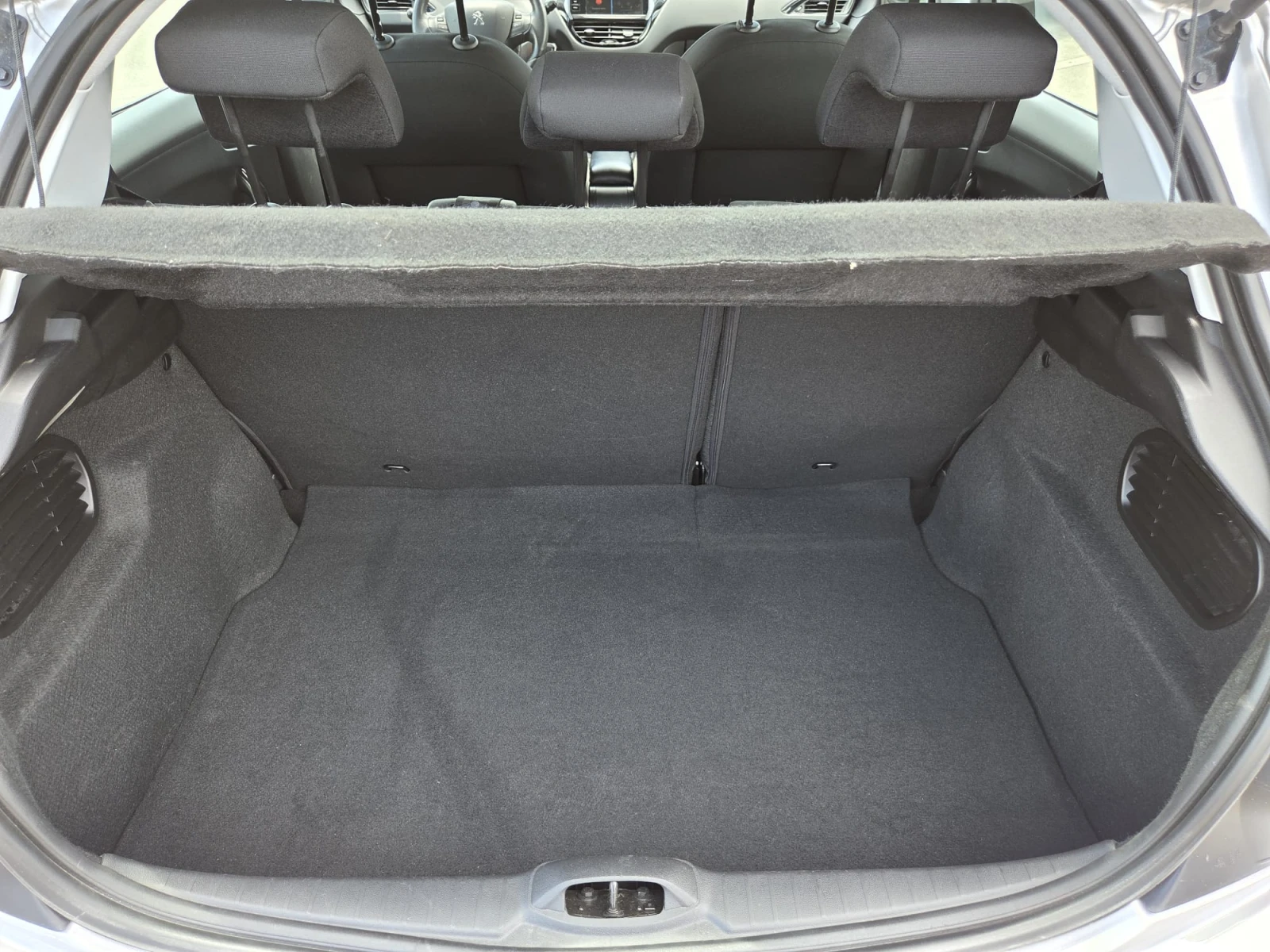 Peugeot 208 1.2 GPL, снимка 13 - Автомобили и джипове - 54878484
