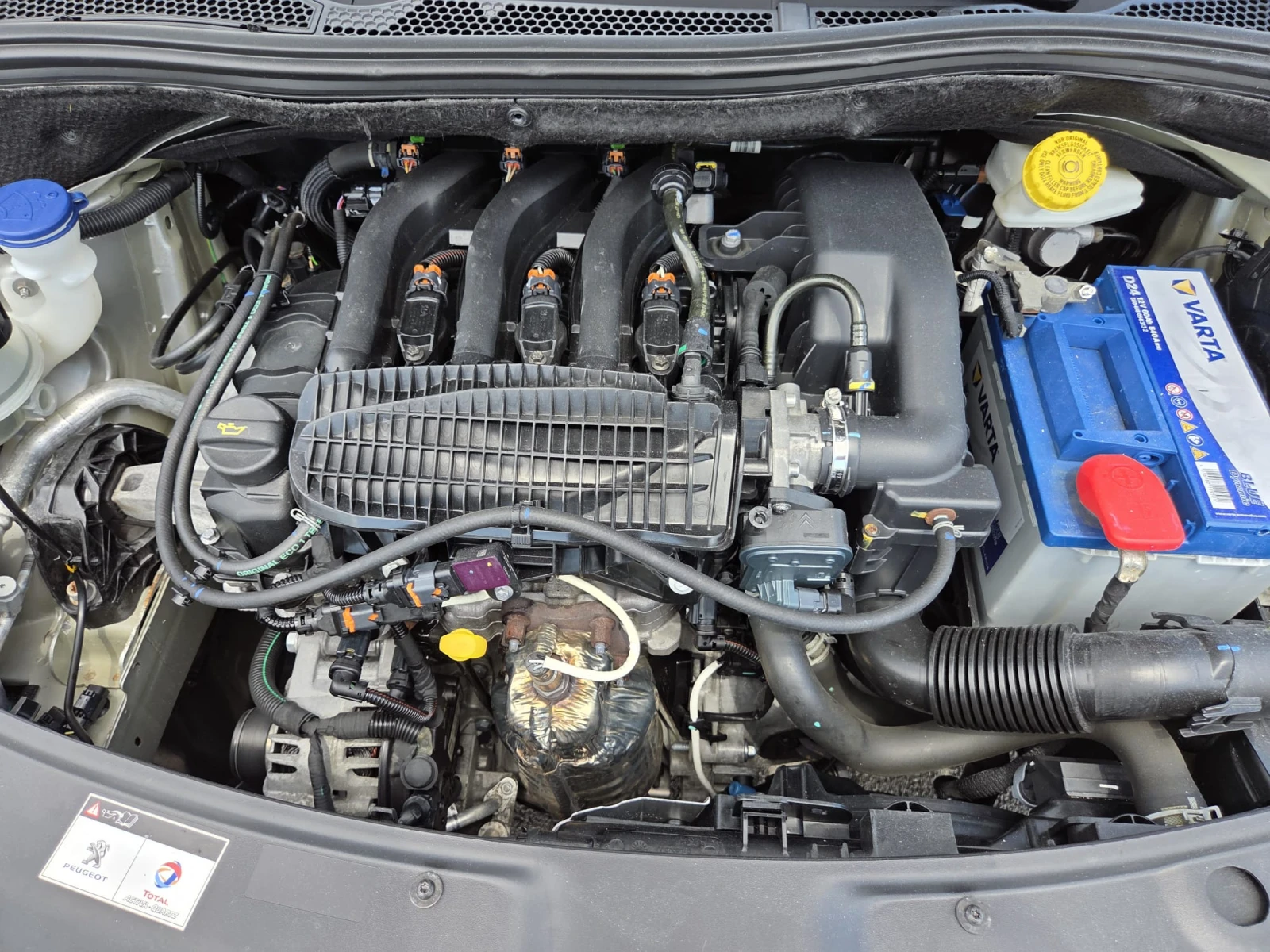 Peugeot 208 1.2 GPL, снимка 16 - Автомобили и джипове - 54878484