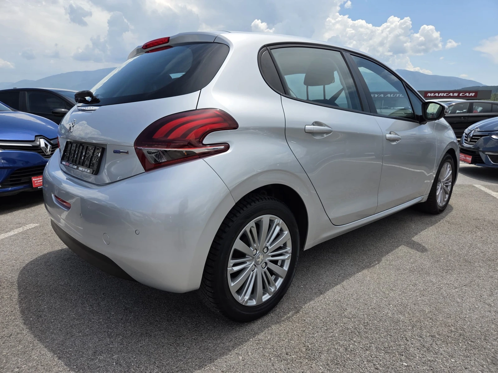 Peugeot 208 1.2 GPL, снимка 4 - Автомобили и джипове - 54878484
